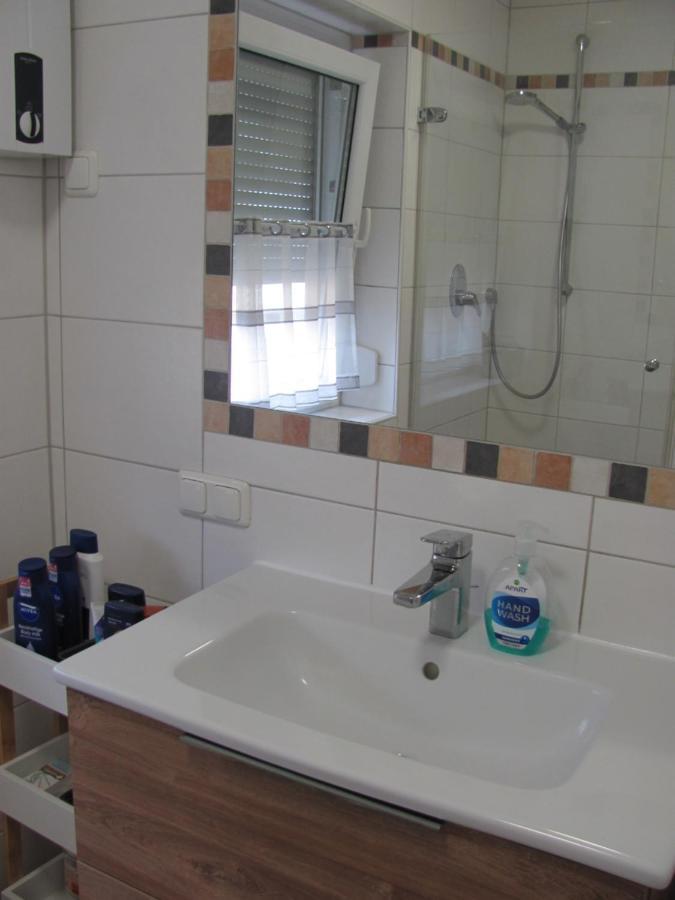 #1Gemuetliches Ruhiges Sonniges Balkonzimmer Mit Gemeinschaftsbad W-Lan Airport Nah Late Night Check In Haus Nr 9,5 Trunkelsberg Extérieur photo